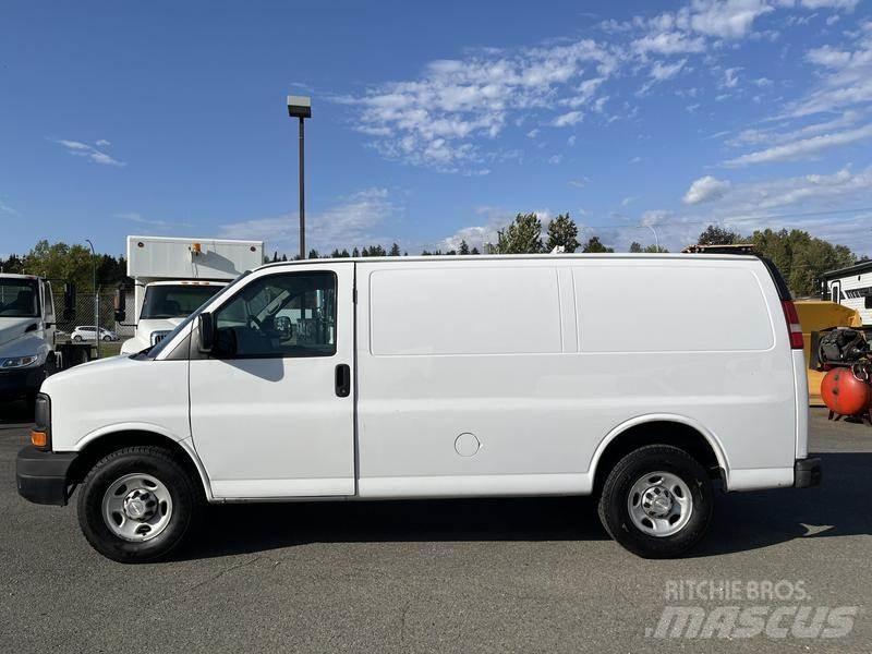 Chevrolet Express Панельні фургони