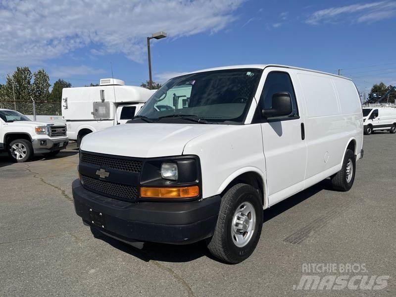 Chevrolet Express Панельні фургони
