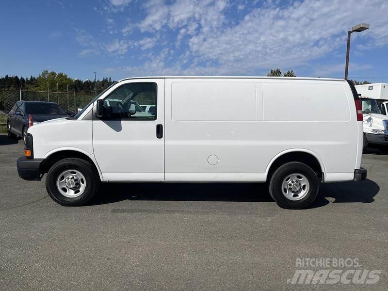 Chevrolet Express Панельні фургони
