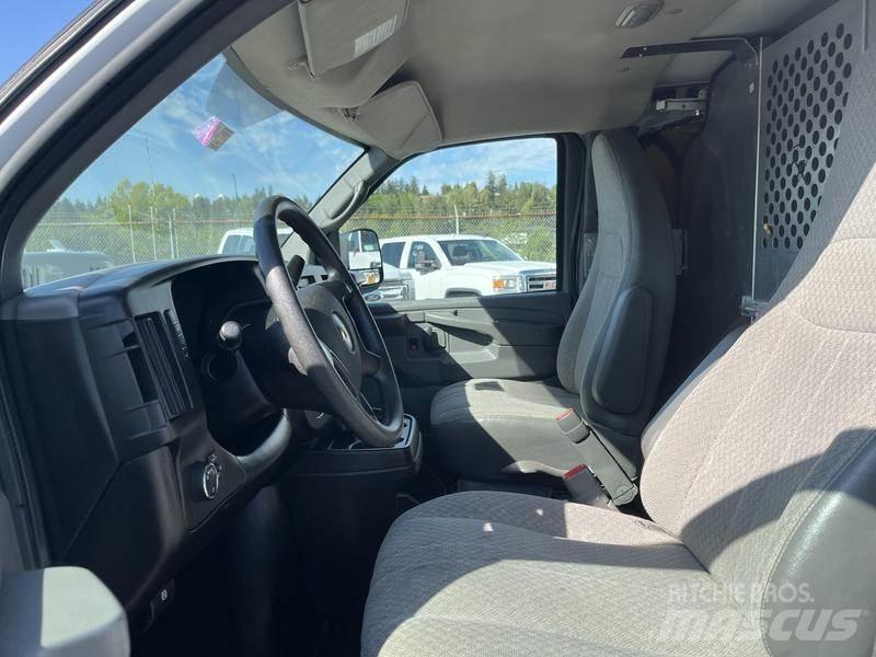 Chevrolet Express Панельні фургони