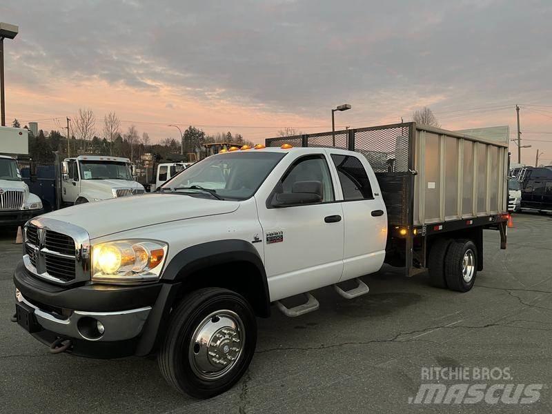 Dodge Ram 5500 Вантажівки-платформи/бокове розвантаження