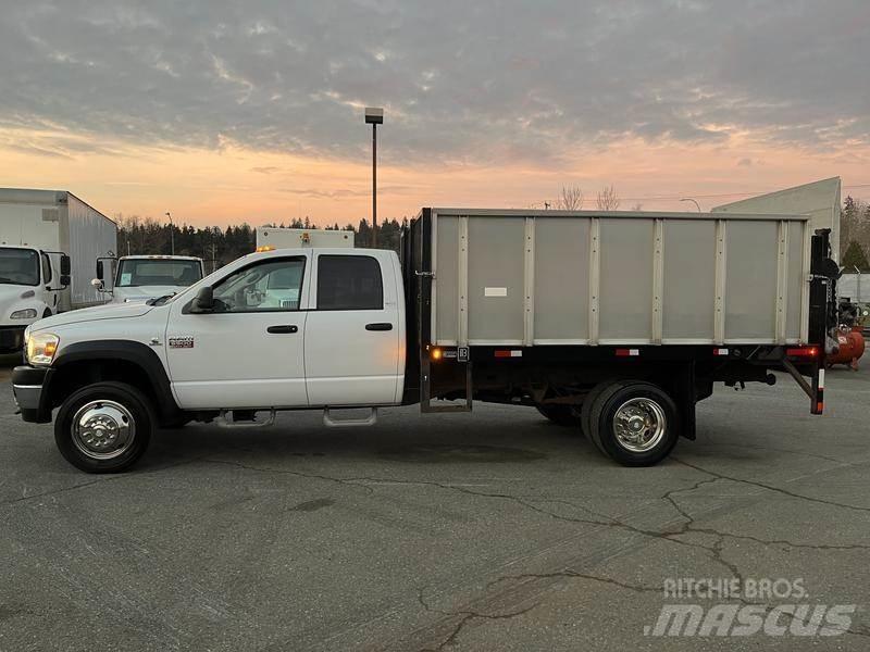 Dodge Ram 5500 Вантажівки-платформи/бокове розвантаження