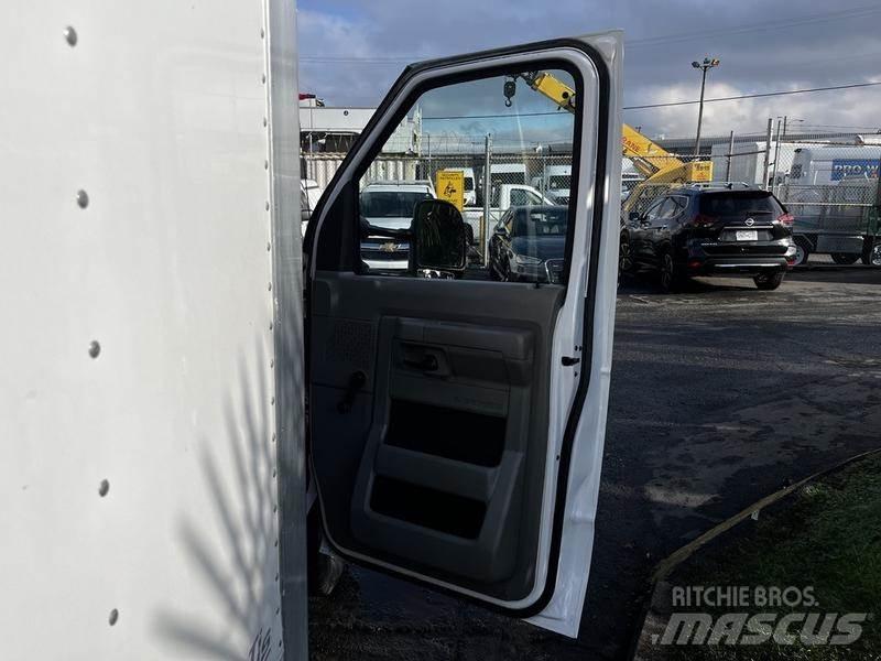 Ford Econoline Панельні фургони