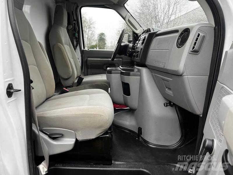 Ford Econoline Панельні фургони