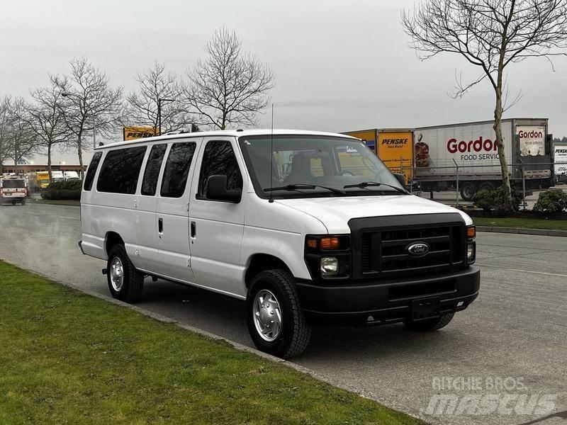 Ford Econoline Автомобілі