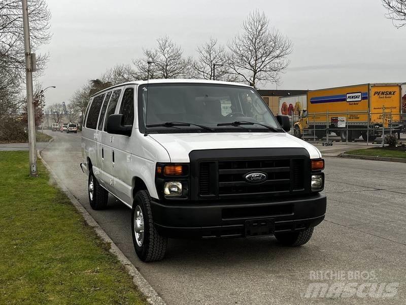 Ford Econoline Автомобілі