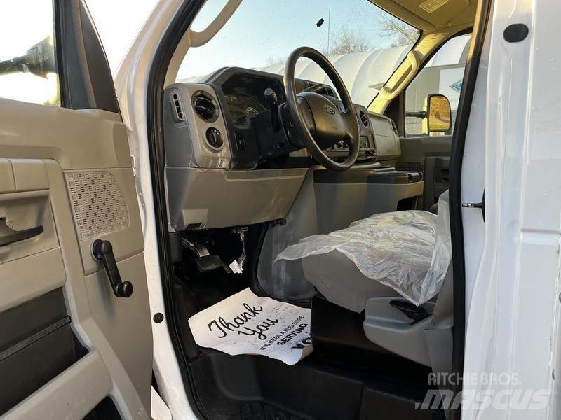 Ford Econoline Панельні фургони