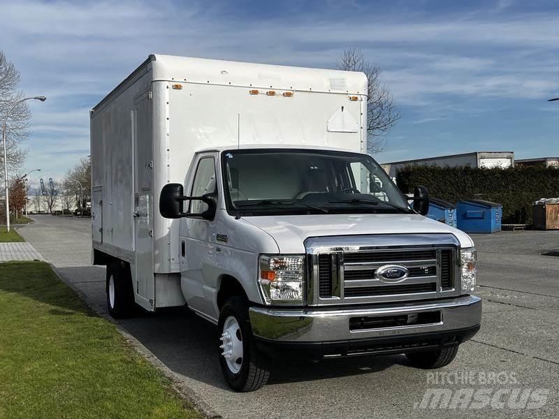 Ford Econoline Панельні фургони