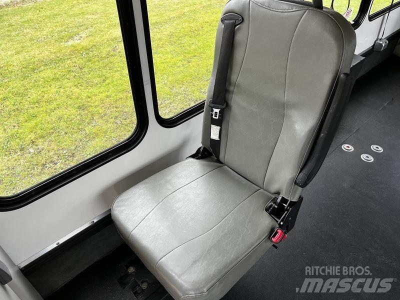 Ford Econoline Мікроавтобуси