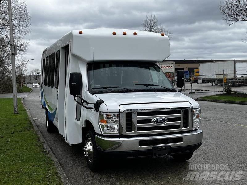 Ford Econoline Мікроавтобуси