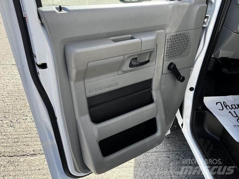 Ford Econoline Панельні фургони
