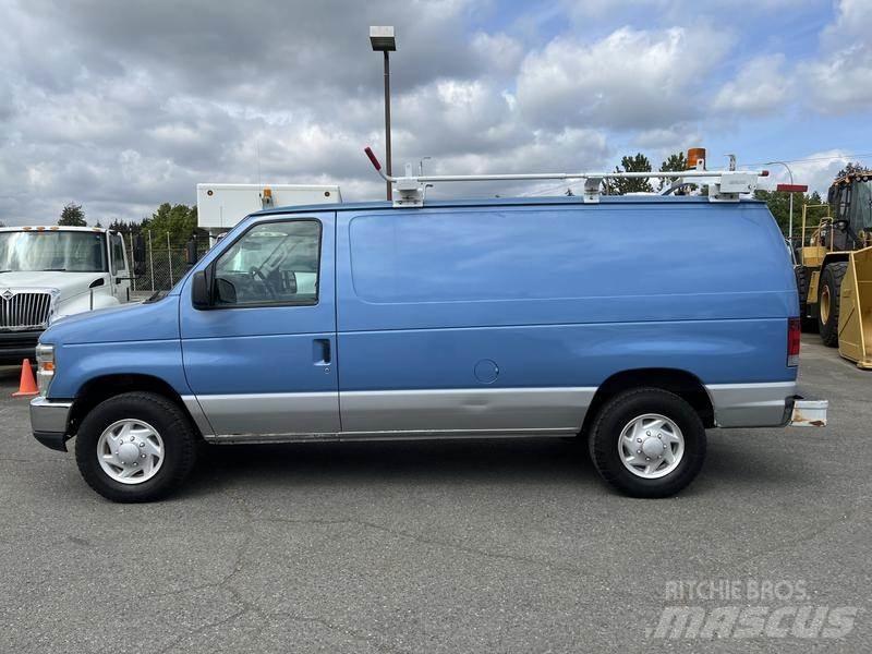 Ford Econoline Панельні фургони