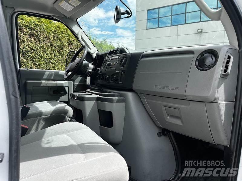 Ford Econoline Панельні фургони