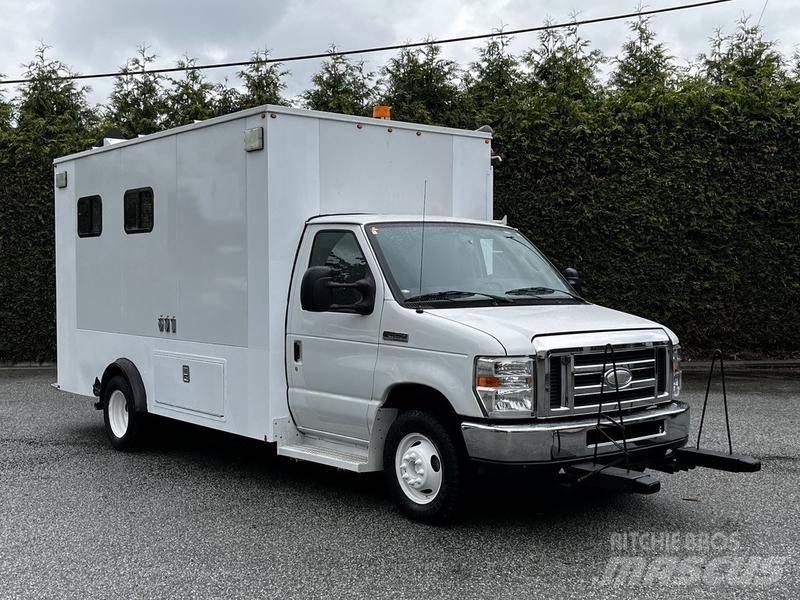 Ford Econoline Панельні фургони