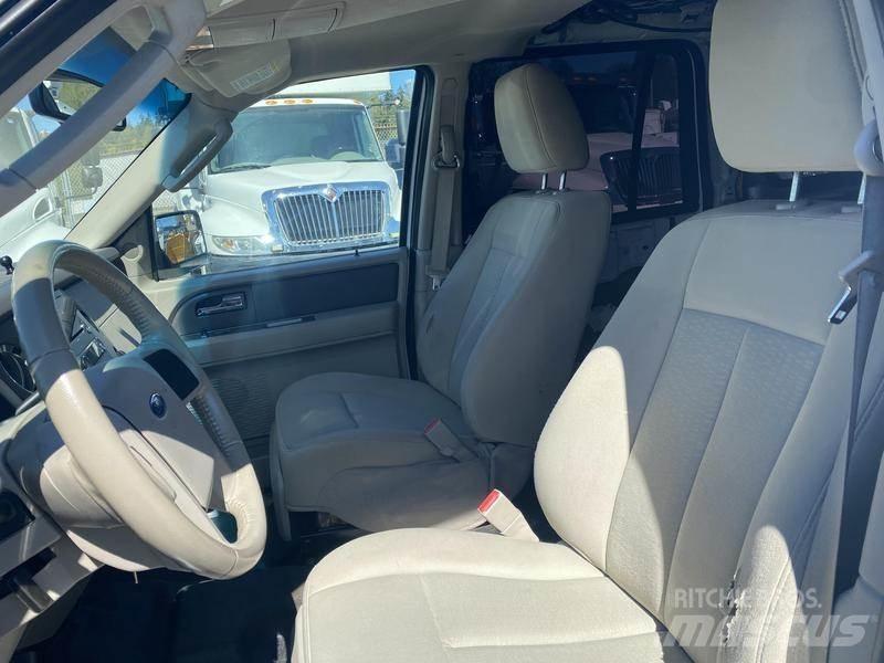 Ford Expedition Автомобілі