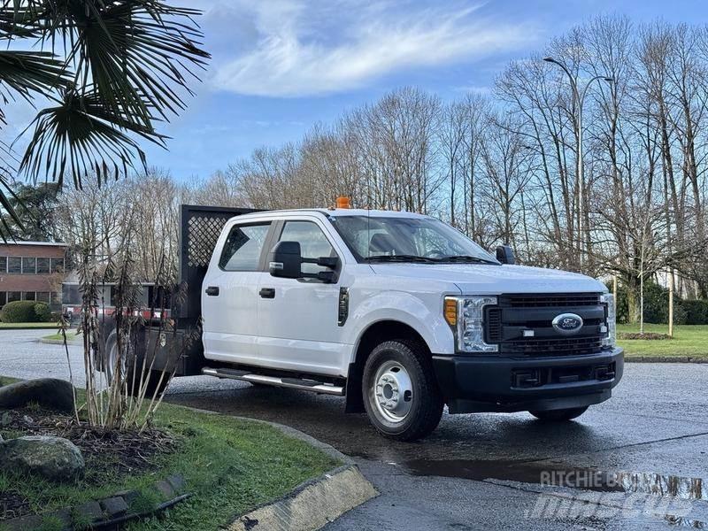Ford F-350 SD Вантажівки-платформи/бокове розвантаження