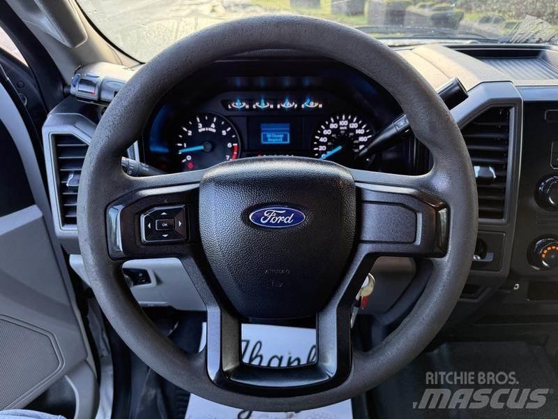 Ford F-350 SD Вантажівки-платформи/бокове розвантаження