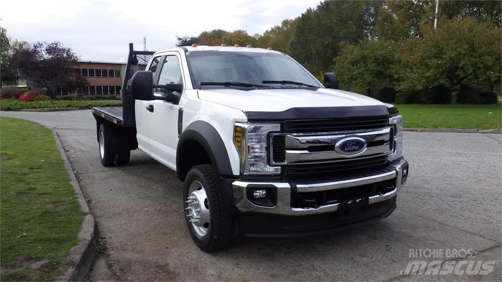 Ford F-550 Вантажівки-платформи/бокове розвантаження