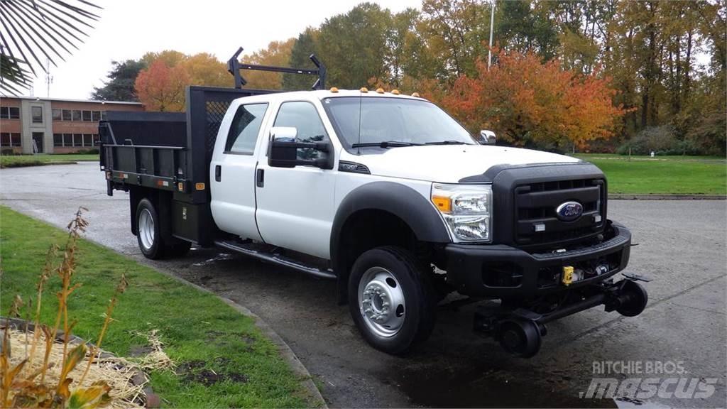Ford F-550 Вантажівки-платформи/бокове розвантаження