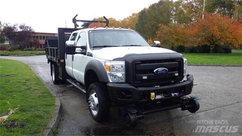 Ford F-550 Вантажівки-платформи/бокове розвантаження
