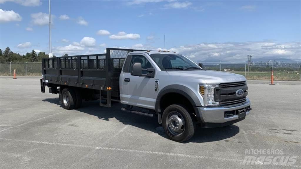 Ford F-550 Вантажівки-платформи/бокове розвантаження