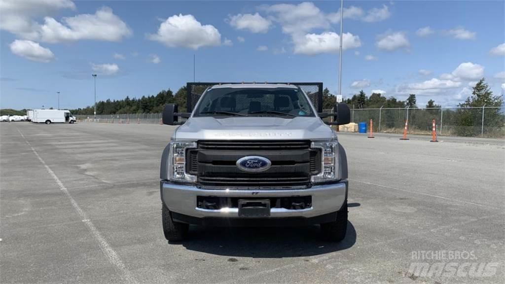 Ford F-550 Вантажівки-платформи/бокове розвантаження