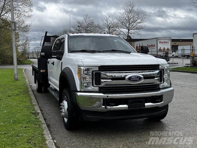Ford F-550 Вантажівки-платформи/бокове розвантаження