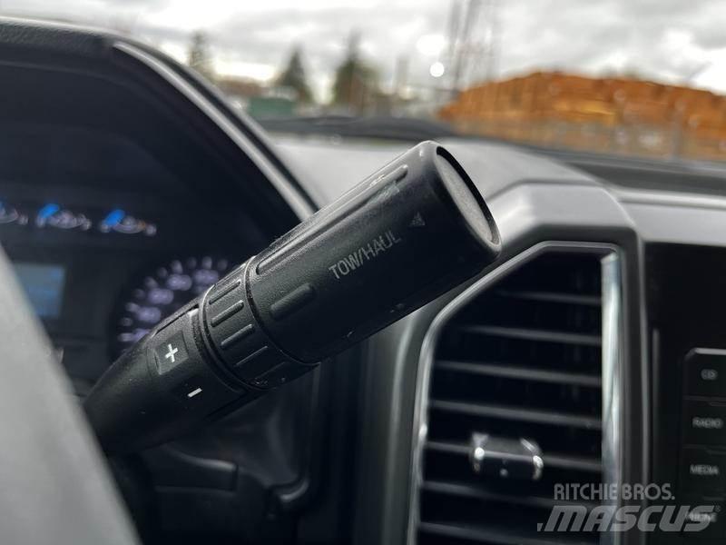 Ford F-550 Вантажівки-платформи/бокове розвантаження