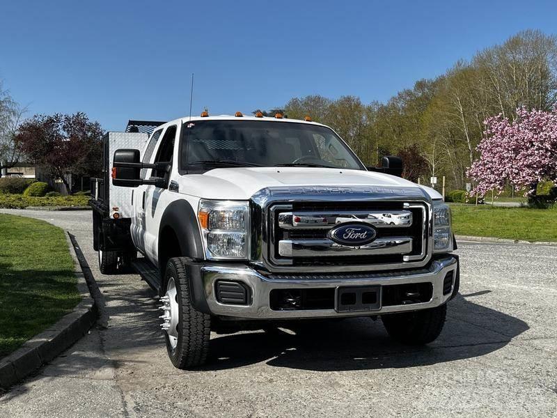 Ford F-550 Вантажівки-платформи/бокове розвантаження