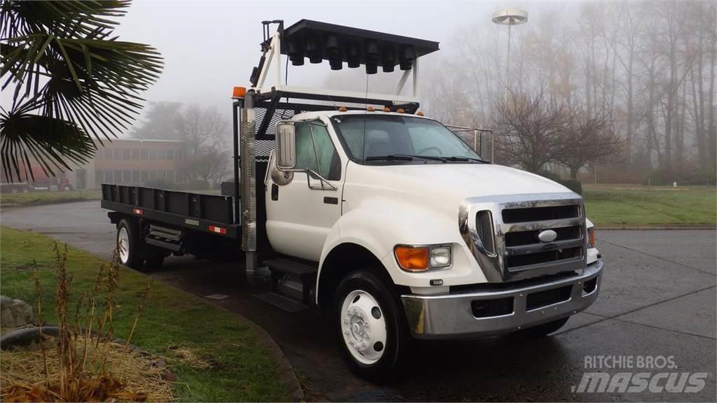 Ford F-750 Вантажівки-платформи/бокове розвантаження