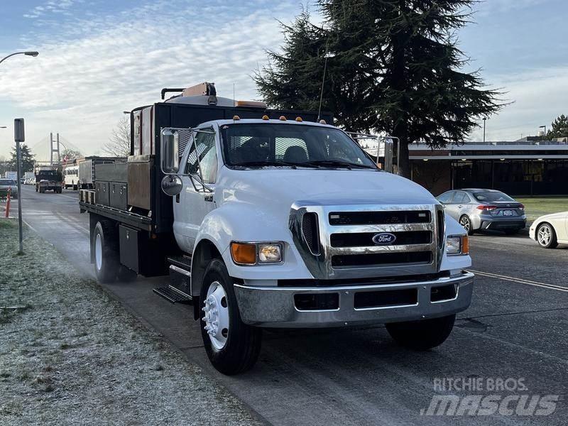Ford F-750 Вантажівки-платформи/бокове розвантаження
