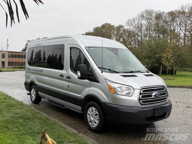 Ford Transit Автомобілі