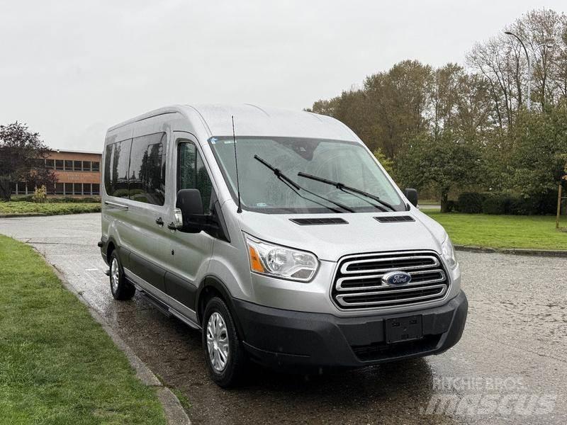 Ford Transit Автомобілі