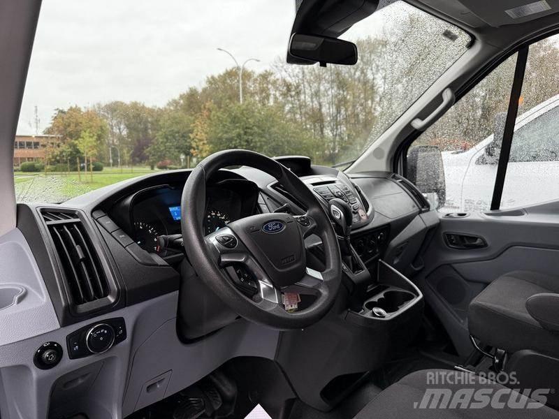 Ford Transit Автомобілі