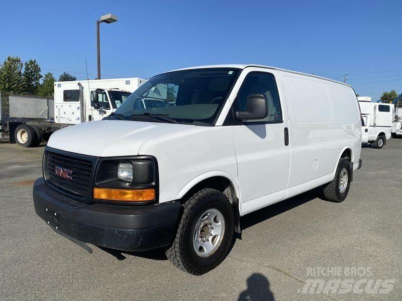 GMC Savana Панельні фургони