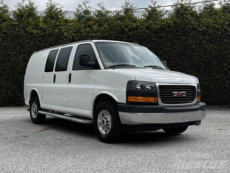GMC Savana Панельні фургони