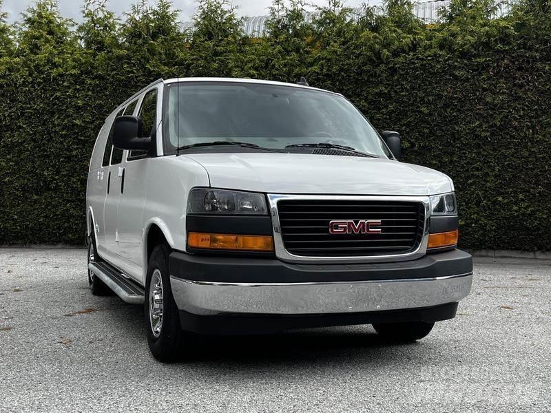 GMC Savana Панельні фургони