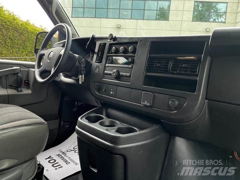 GMC Savana Панельні фургони
