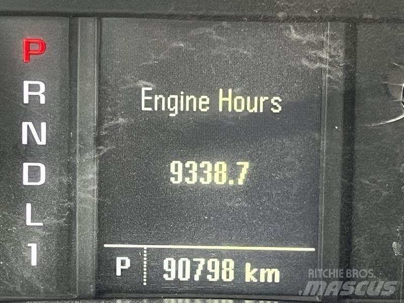 GMC Sierra 3500HD Вантажівки-платформи/бокове розвантаження