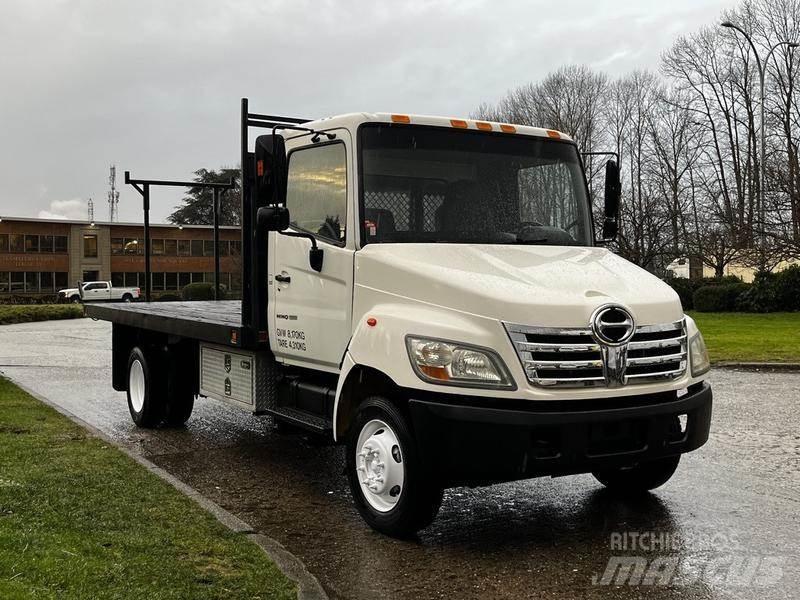 Hino 155 Вантажівки-платформи/бокове розвантаження