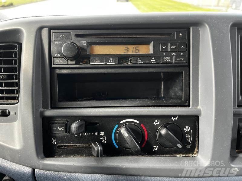 Hino 268 Панельні фургони