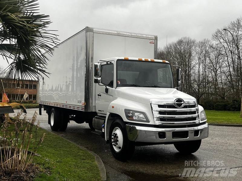 Hino 338 Панельні фургони