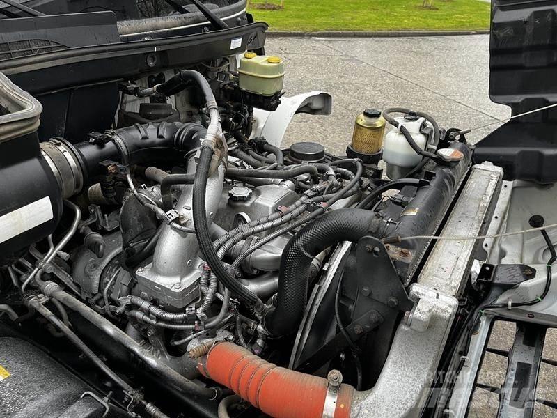 Hino 338 Панельні фургони