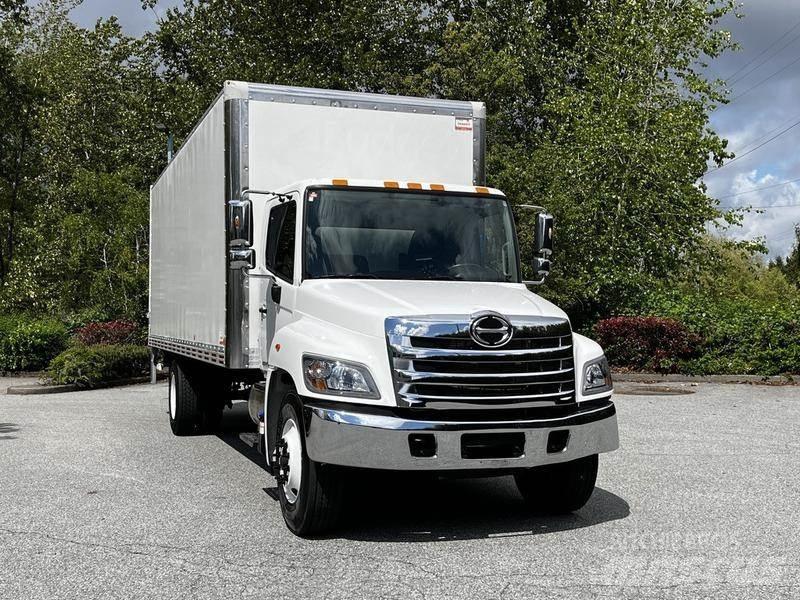 Hino 338 Панельні фургони