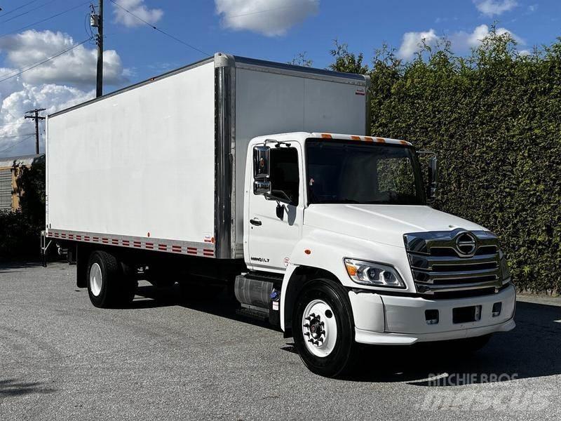 Hino 338 Панельні фургони