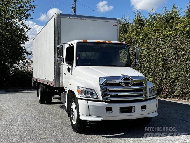 Hino 338 Панельні фургони