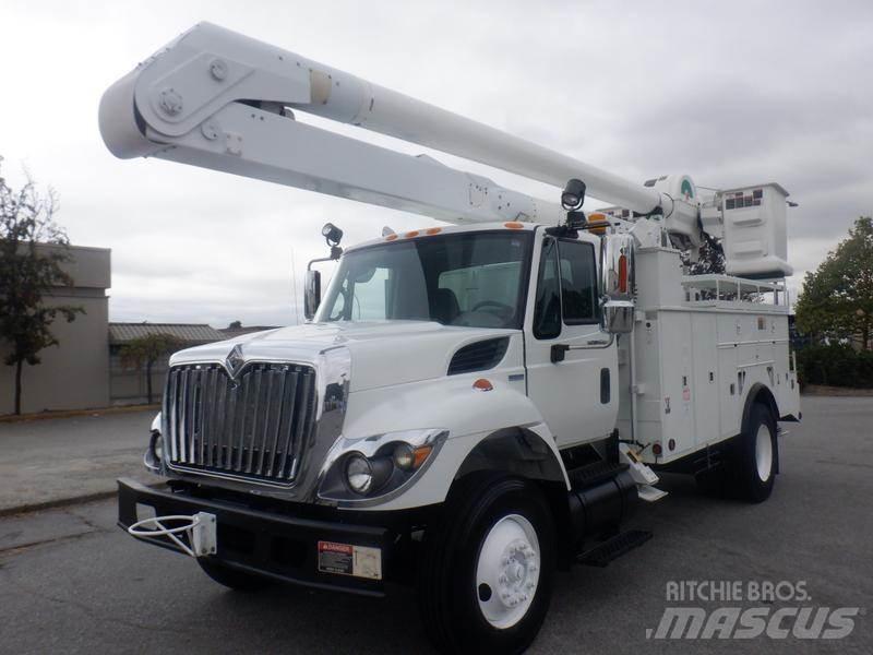 International 7400 Вантажівки / спеціальні