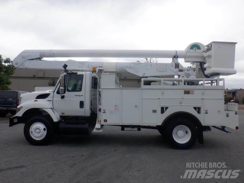 International 7400 Вантажівки / спеціальні