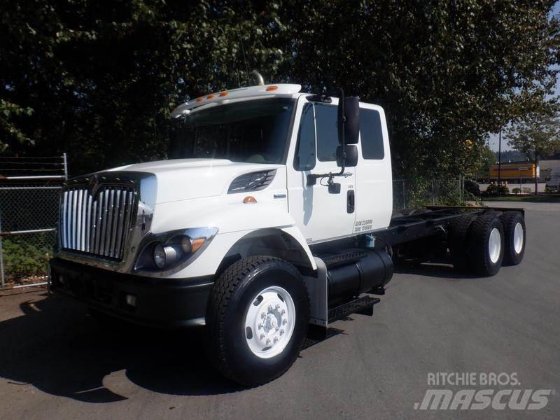 International 7400 Шасі з кабіною