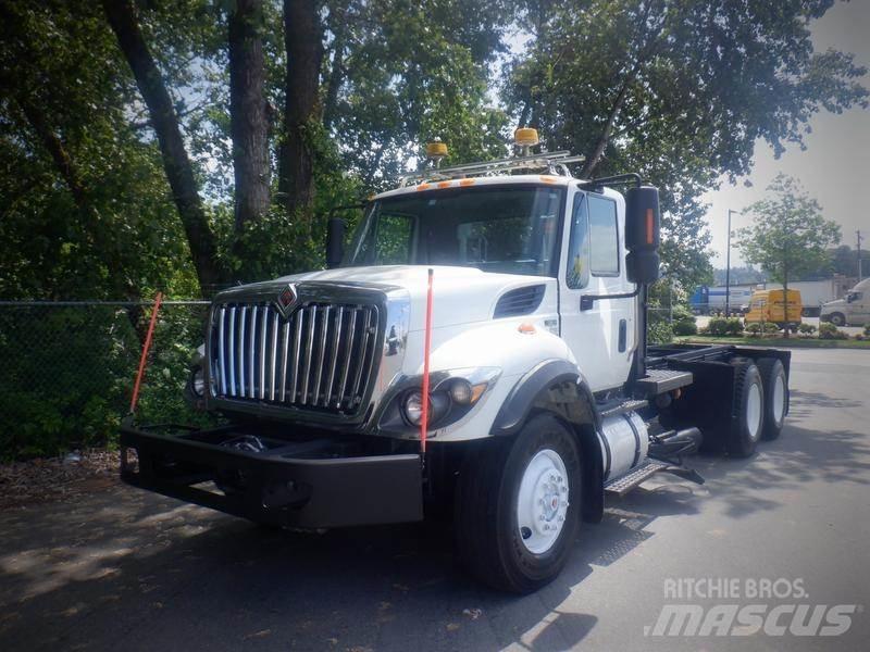 International 7400 Шасі з кабіною